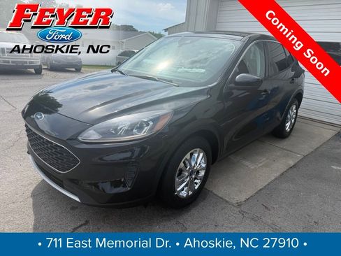 Used 2021 Ford Escape SE w/ Cold Weather Package FWD image 1