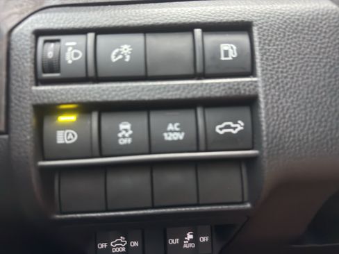 Used 2025 Toyota Tacoma Limited AWD/4WD image 28