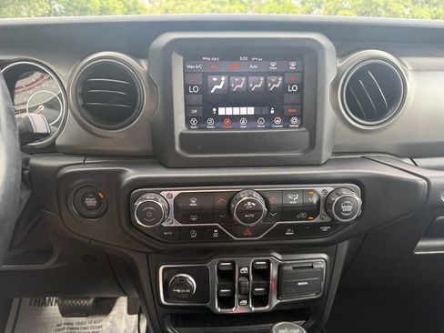 Used 2022 Jeep Wrangler Unlimited Sport AWD/4WD image 23