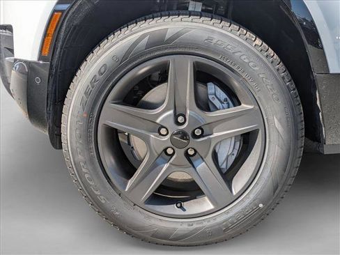 New 2026 Land Rover Defender 110 X-Dynamic SE image 10