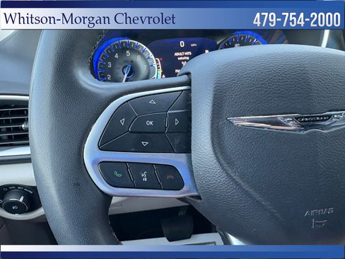 Used 2023 Chrysler Pacifica Touring-L FWD image 16