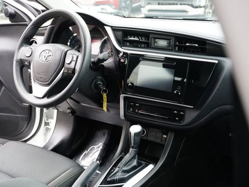 Used 2018 Toyota Corolla LE image 14