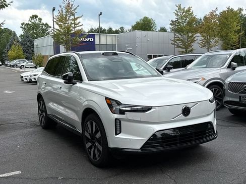 Certified 2025 Volvo EX90 Plus AWD/4WD image 5