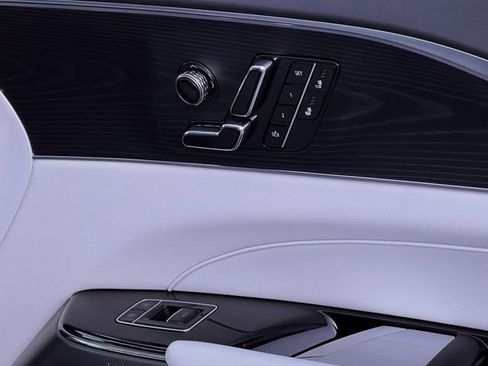 New 2026 Cadillac Lyriq Luxury image 22