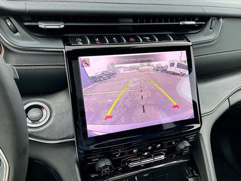 Used 2023 Jeep Grand Cherokee Overland w/ MOPAR Finishing Package image 20