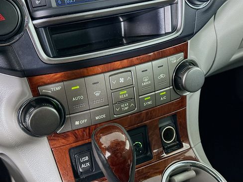 Used 2013 Toyota Highlander Limited image 22