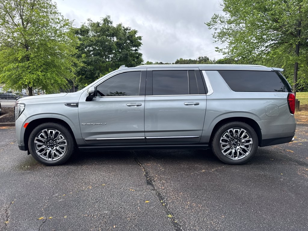 Used 2023 GMC Yukon XL Denali Ultimate AWD/4WD image 22