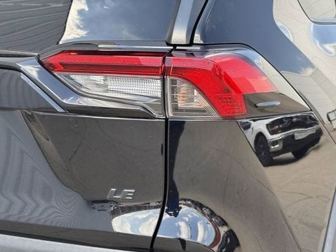 Used 2022 Toyota RAV4 LE image 7