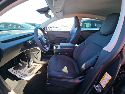 Used 2026 Tesla Model Y AWD image 9