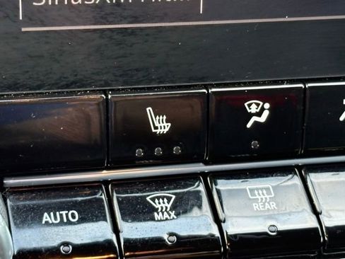 Used 2024 Chevrolet Colorado Z71 w/ Z71 Convenience Package 2 image 18