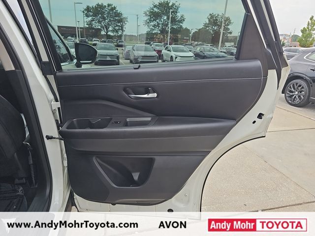 Used 2023 Nissan Pathfinder SL AWD/4WD image 35