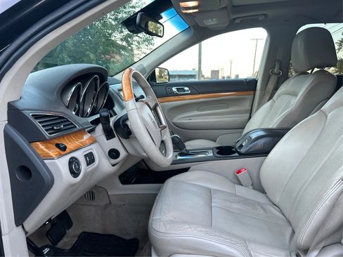 Used 2010 Lincoln MKT AWD image 10