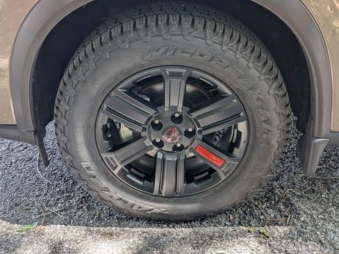 Used 2025 Nissan Rogue SV AWD/4WD image 11