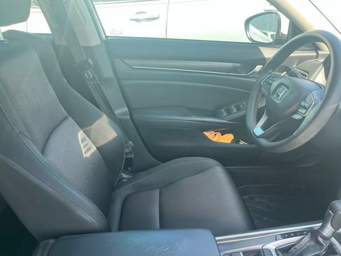 Used 2018 Honda Accord LX image 4