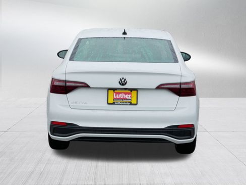 Used 2024 Volkswagen Jetta Sport image 6