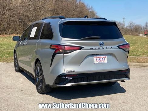 Used 2024 Toyota Sienna XSE FWD image 5