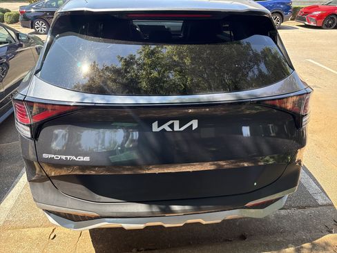 Used 2024 Kia Sportage EX FWD image 7