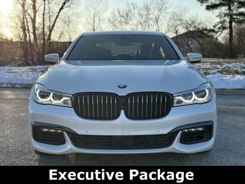 Used 2017 BMW 750i xDrive image 2