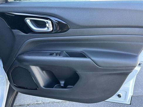 New 2026 Jeep Compass Latitude image 19