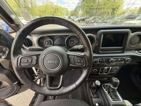 Used 2021 Jeep Gladiator Sport image 15