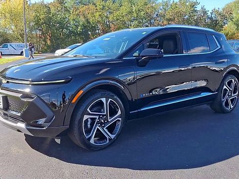 New 2026 Chevrolet Equinox EV LT w/ Convenience Package II FWD image 8