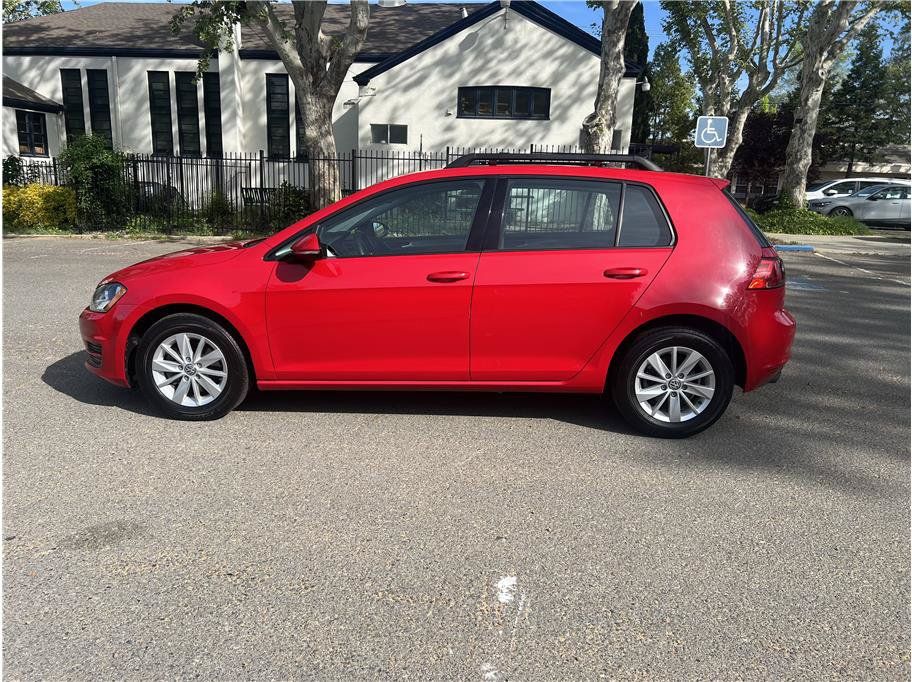 Used 2016 Volkswagen Golf 4-Door FWD image 4