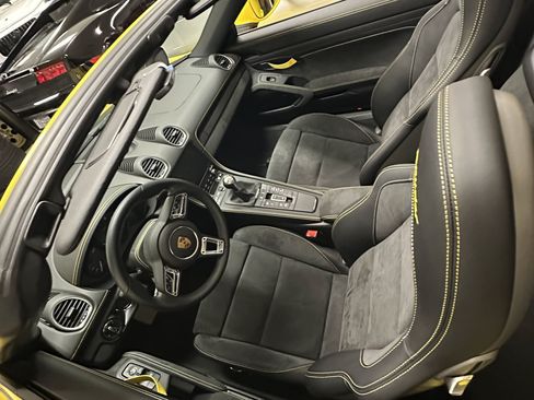 Used 2021 Porsche 718 Boxster Spyder RWD image 3