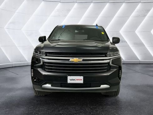 Used 2024 Chevrolet Suburban LT image 2