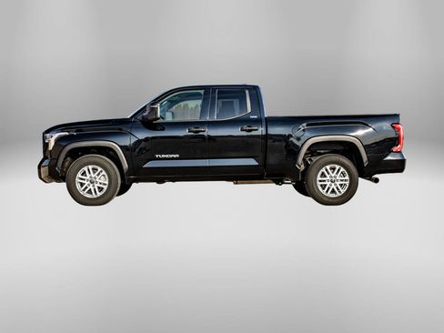 Used 2023 Toyota Tundra SR5 w/ SR5 Convenience Package AWD/4WD image 4