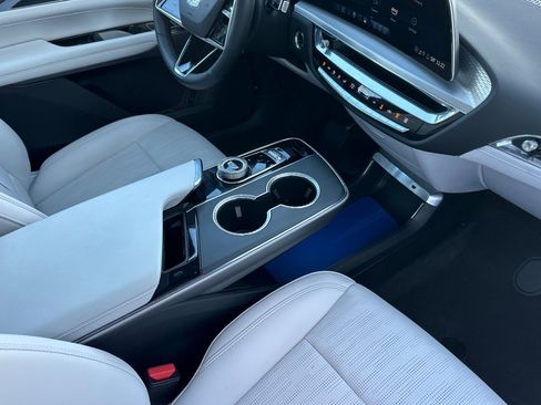 Certified 2025 Cadillac Lyriq Luxury image 18