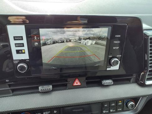 Used 2025 Kia Sportage LX image 27