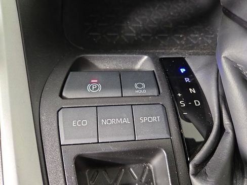 Used 2025 Toyota RAV4 XLE FWD image 26