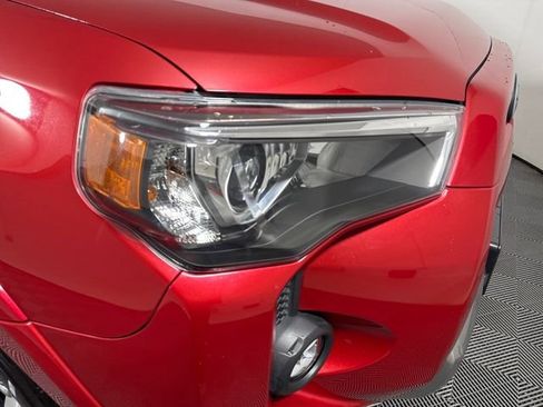 Used 2022 Toyota 4Runner TRD Off-Road Premium AWD/4WD image 12