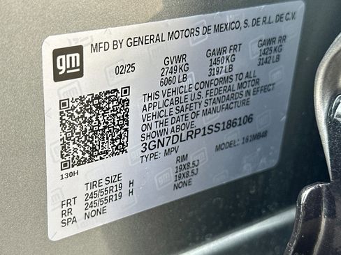 Used 2025 Chevrolet Equinox EV LT w/ Convenience Package image 29