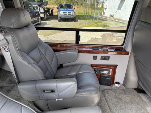 Used 1999 Chevrolet Express 1500 w/ Convenience Pkg image 18