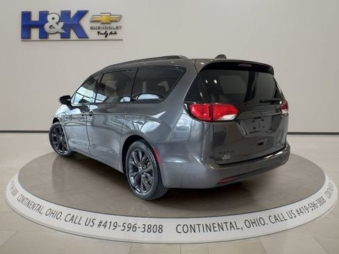 Used 2018 Chrysler Pacifica Touring-L Plus w/ Advanced Safetytec Group FWD image 4