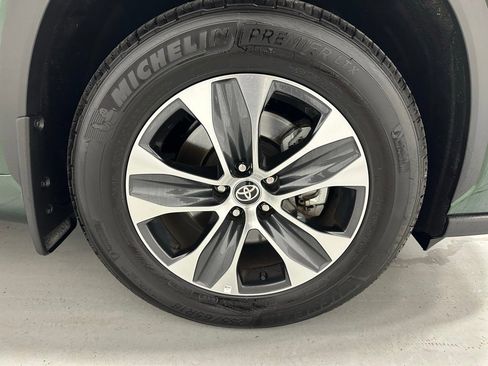Used 2025 Toyota Highlander XLE image 71