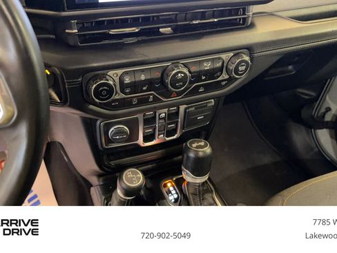 Used 2024 Jeep Wrangler Unlimited Sahara image 31