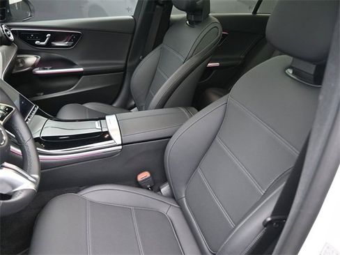 Used 2025 Mercedes-Benz C 300 Sedan image 33