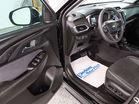 Used 2021 Chevrolet TrailBlazer LT w/ Convenience Package image 3