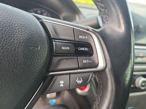 Used 2018 Honda Accord Sport image 10