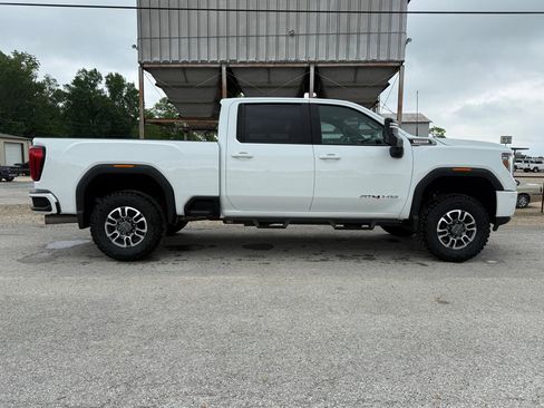 Used 2022 GMC Sierra 2500 AT4 w/ AT4 Preferred Package AWD/4WD image 8