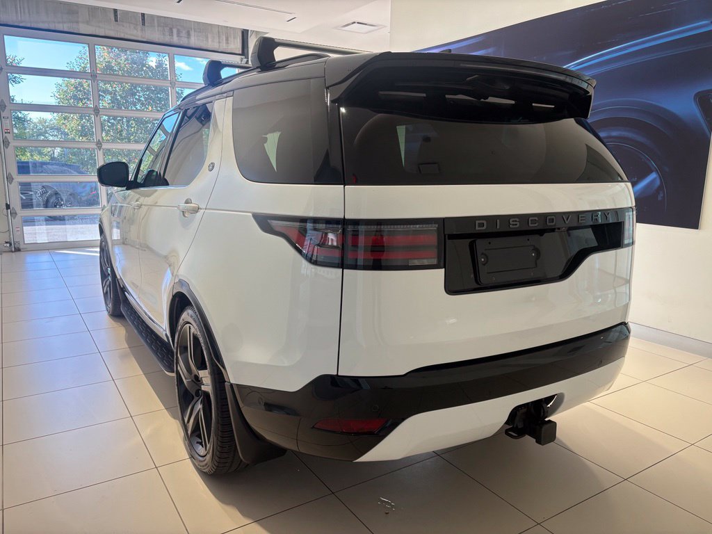 Used 2025 Land Rover Discovery Dynamic SE AWD/4WD image 2
