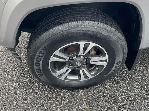 Used 2019 Toyota Tacoma TRD Sport image 19