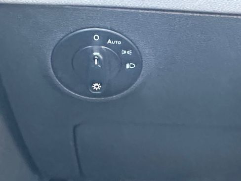 Used 2024 Volkswagen Taos SE image 19