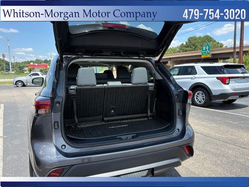 Used 2022 Toyota Highlander XLE AWD/4WD image 37