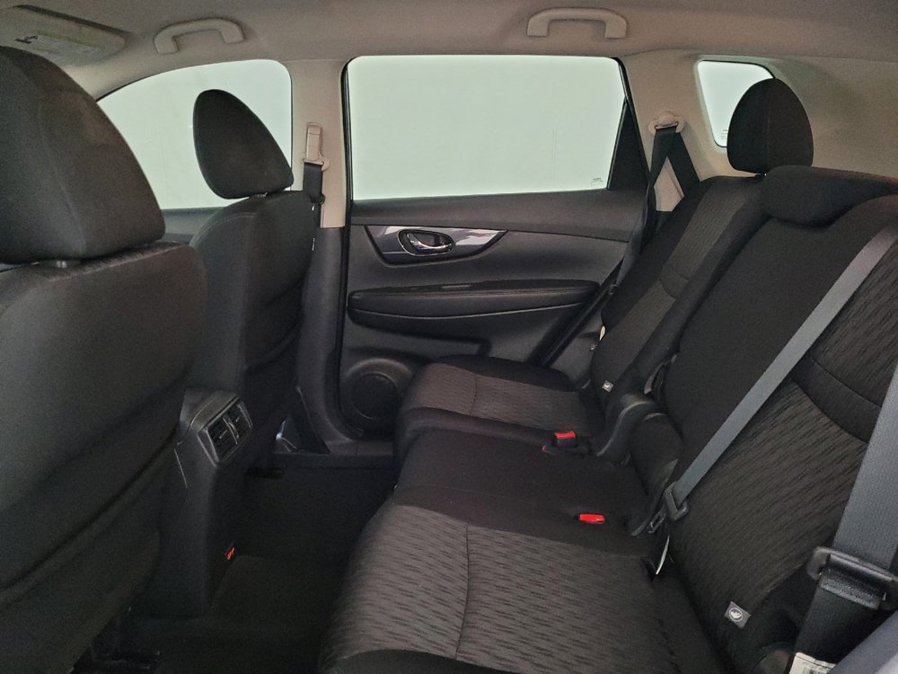 Used 2019 Nissan Rogue SV AWD/4WD image 18