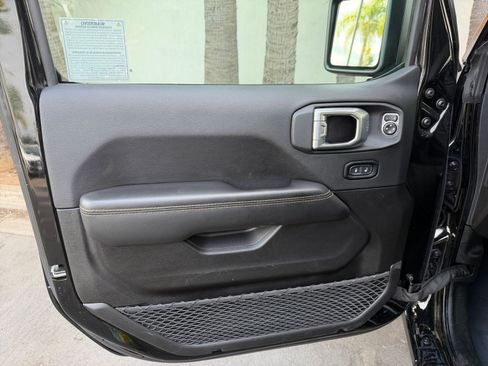 Used 2025 Jeep Wrangler Sahara image 20