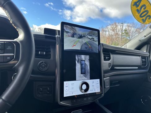 Used 2024 Ford Expedition Platinum image 6