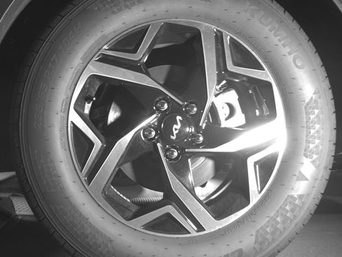 Used 2025 Kia Sportage LX image 14